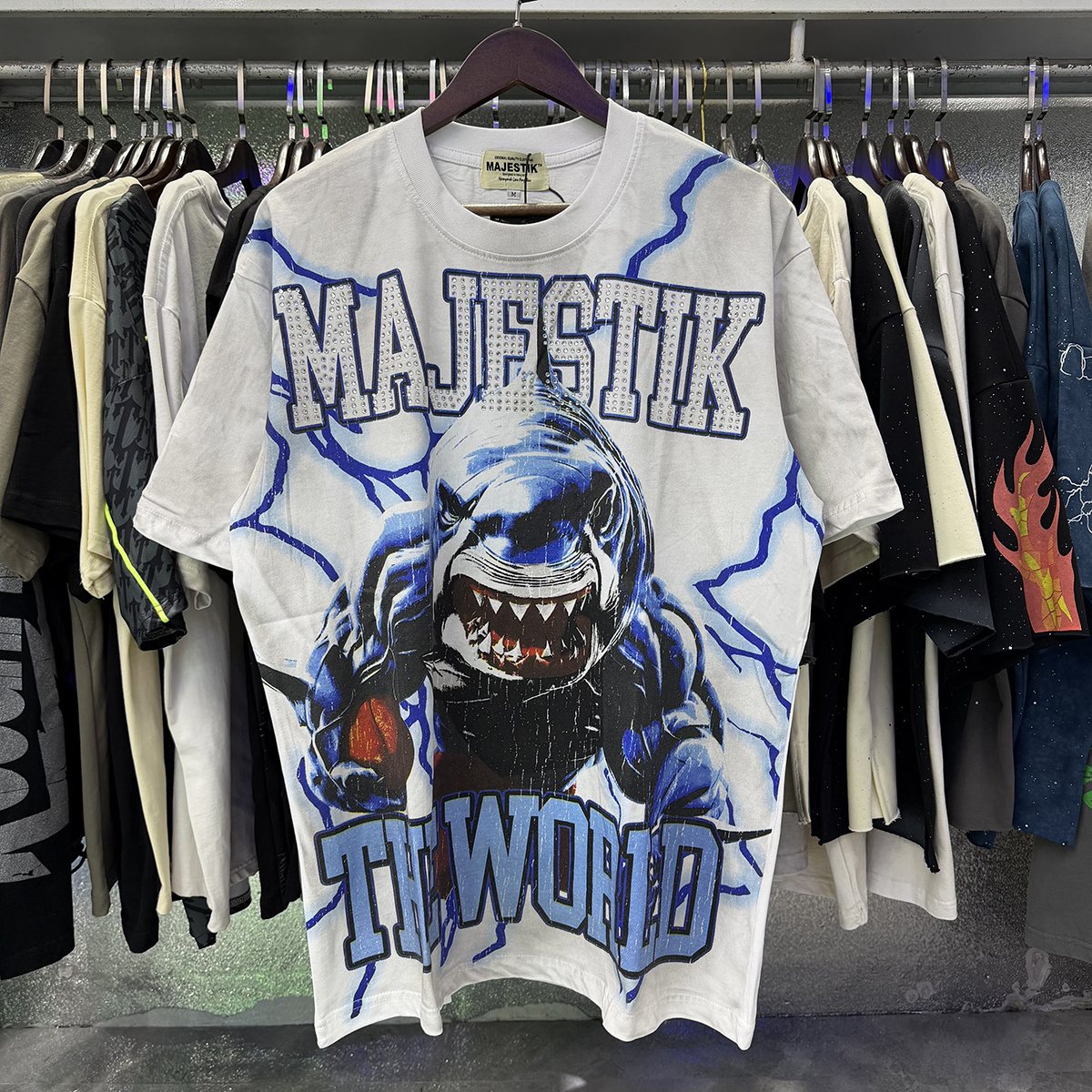 MAJESTIK The World Shark Graphic Short-Sleeve T-Shirt ¡ª context