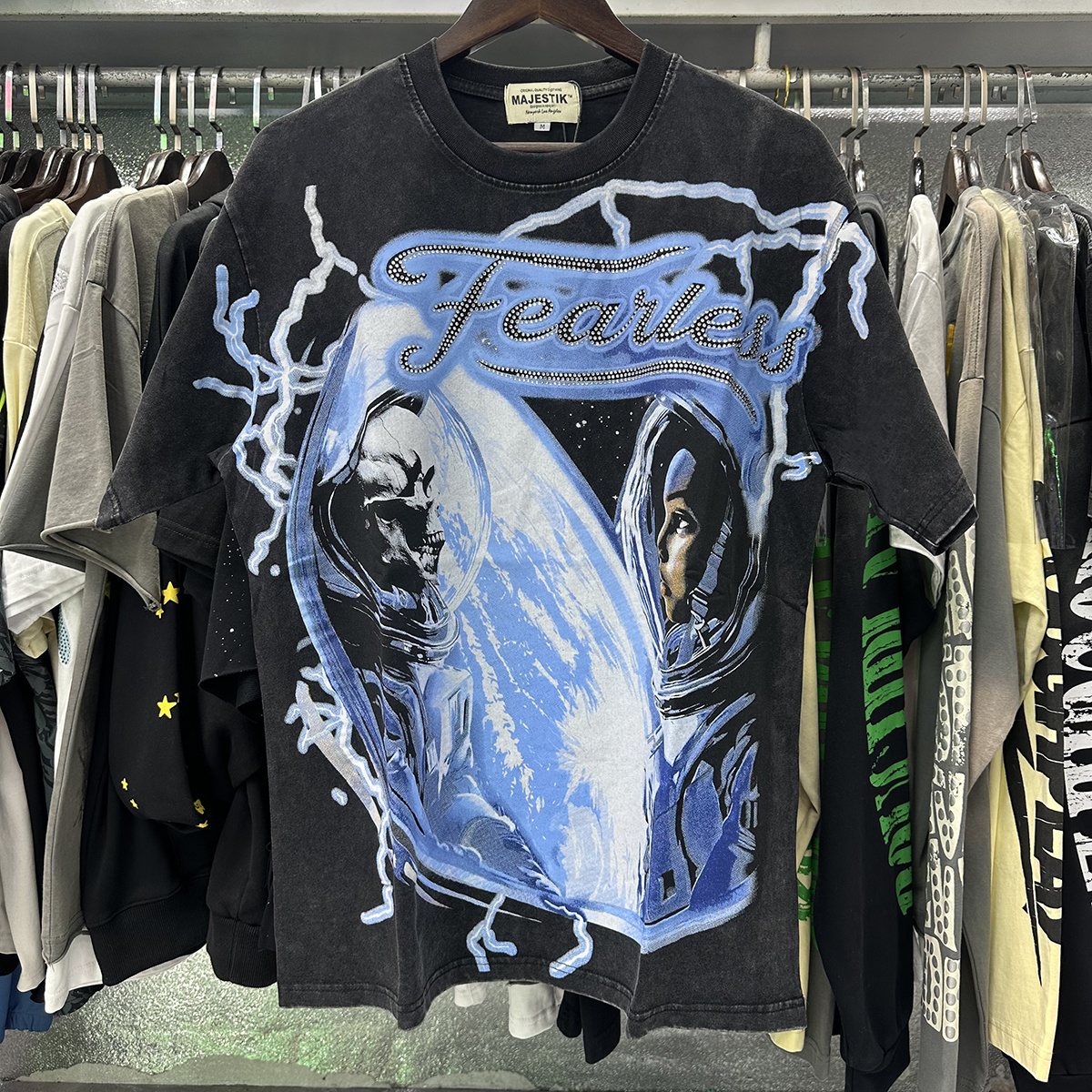 MAJESTIK Astronaut Skull Graphic T-Shirt ¡ª context