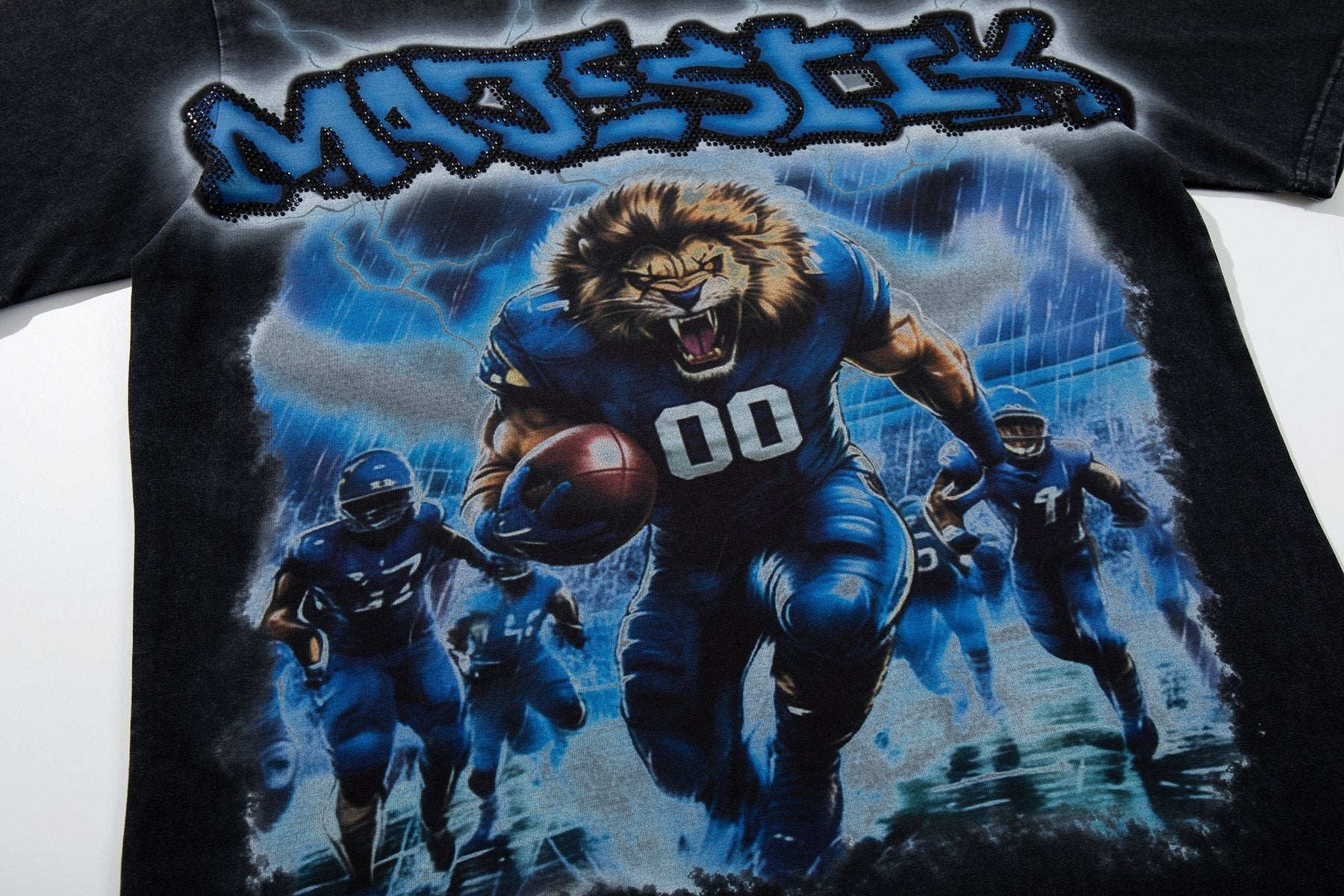 MAJESTIK Football Lion Graphic T-Shirt ¡ª detail
