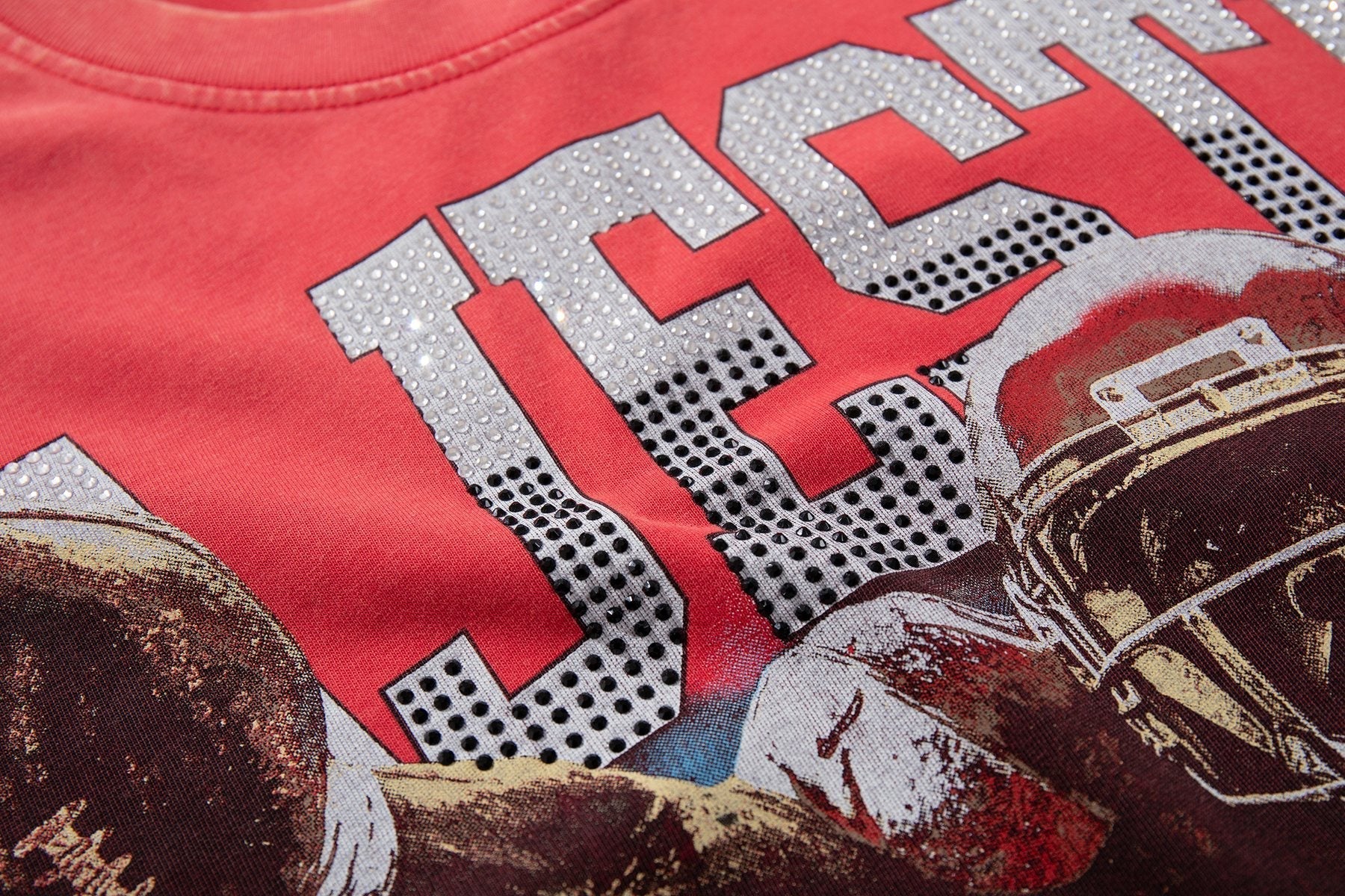 MAJESTIK Football Bear Graphic Short-Sleeve T-Shirt ¡ª detail