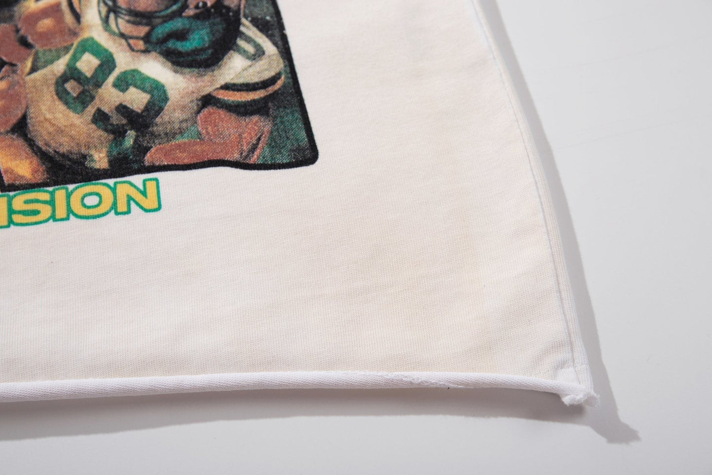 MAJESTIK Bulldog Football Graphic Short-Sleeve T-Shirt - White ¡ª detail