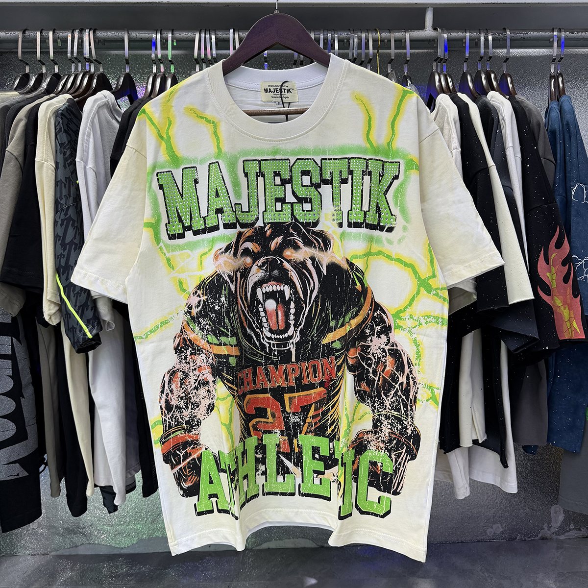 MAJESTIK The World Dogg Graphic Short-Sleeve T-Shirt ¡ª context