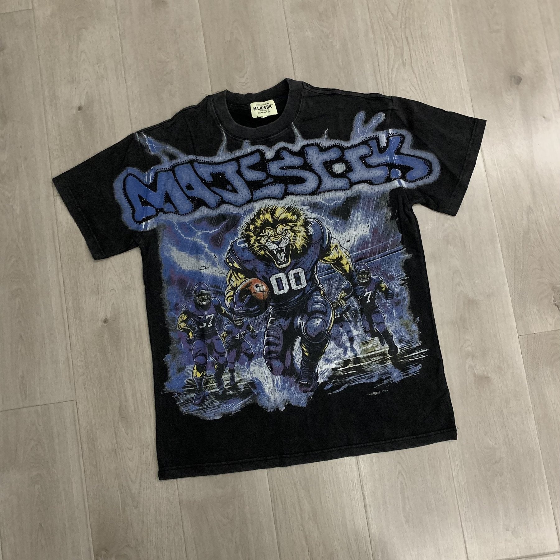 MAJESTIK Football Lion Graphic T-Shirt ¡ª front