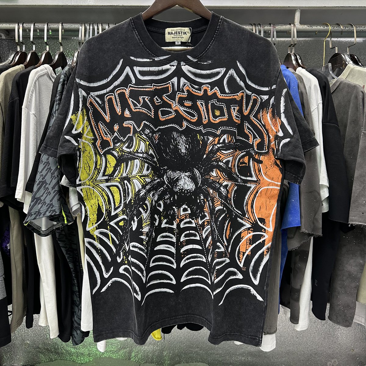 MAJESTIK Tarantula Graphic Short-Sleeve T-Shirt ¡ª context