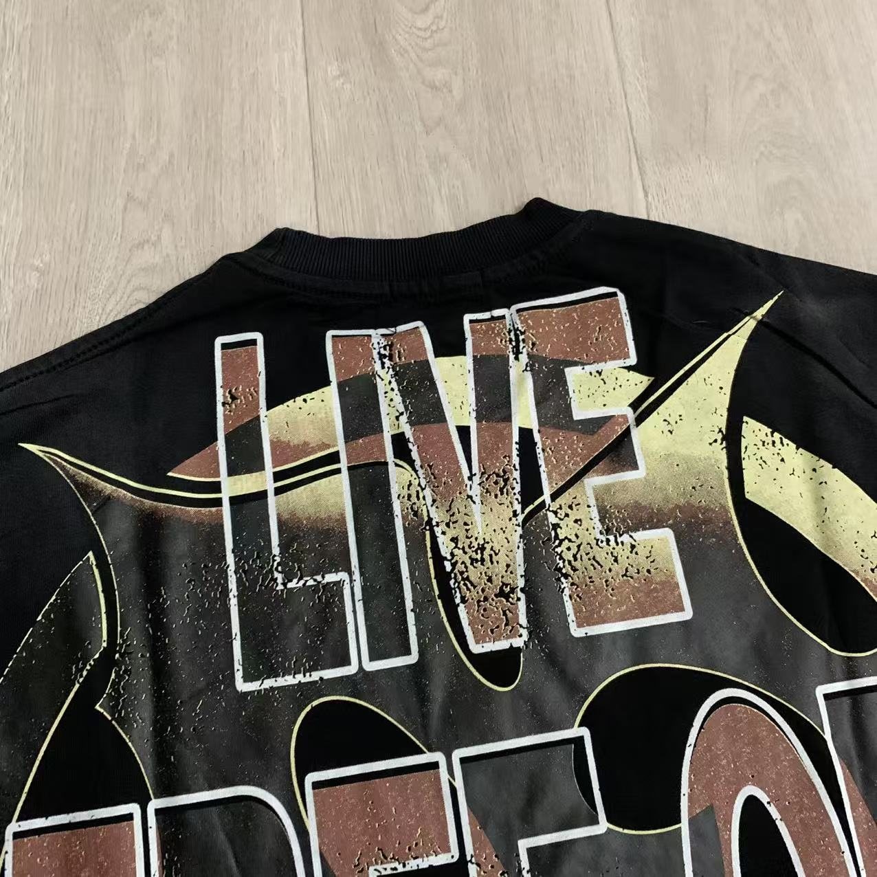 MAJESTIK Live Free Horse Graphic Short-Sleeve T-Shirt ¡ª detail