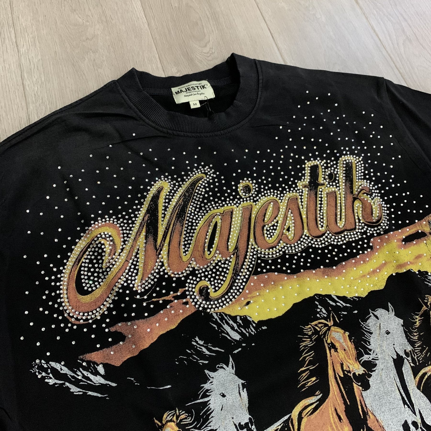 MAJESTIK Live Free Horse Graphic Short-Sleeve T-Shirt ¡ª detail
