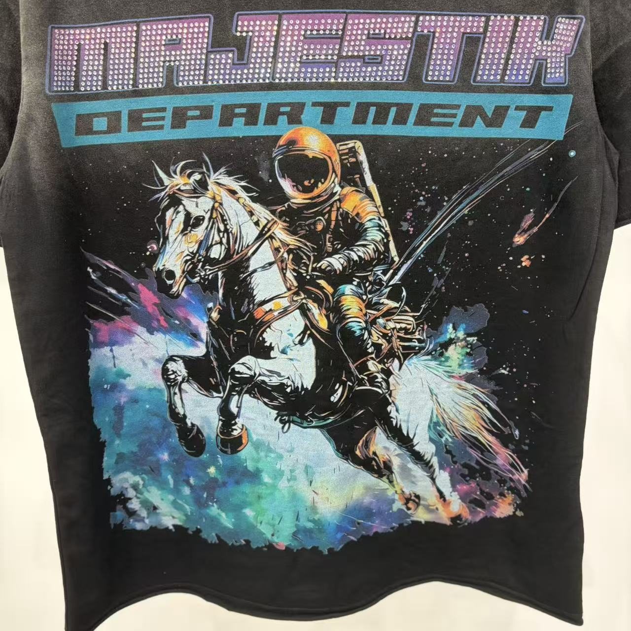 MAJESTIK Astronaut Horse Graphic T-Shirt ¡ª detail