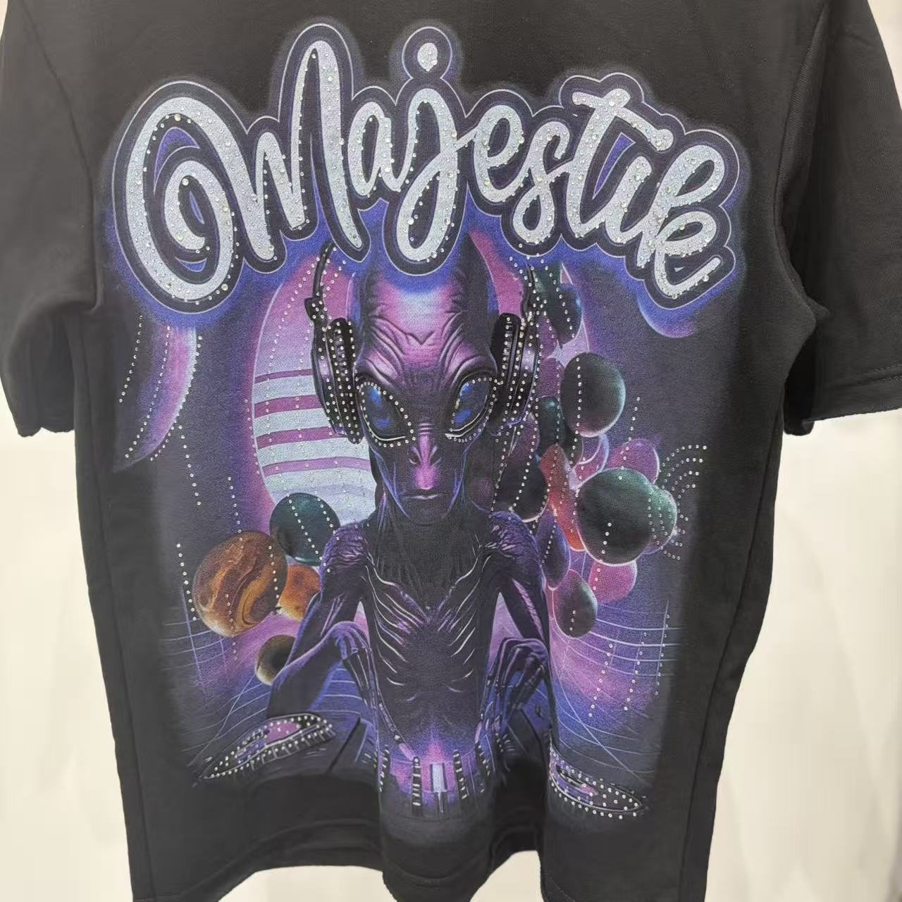 MAJESTIK Alien DJ Space Graphic T-Shirt ¡ª detail