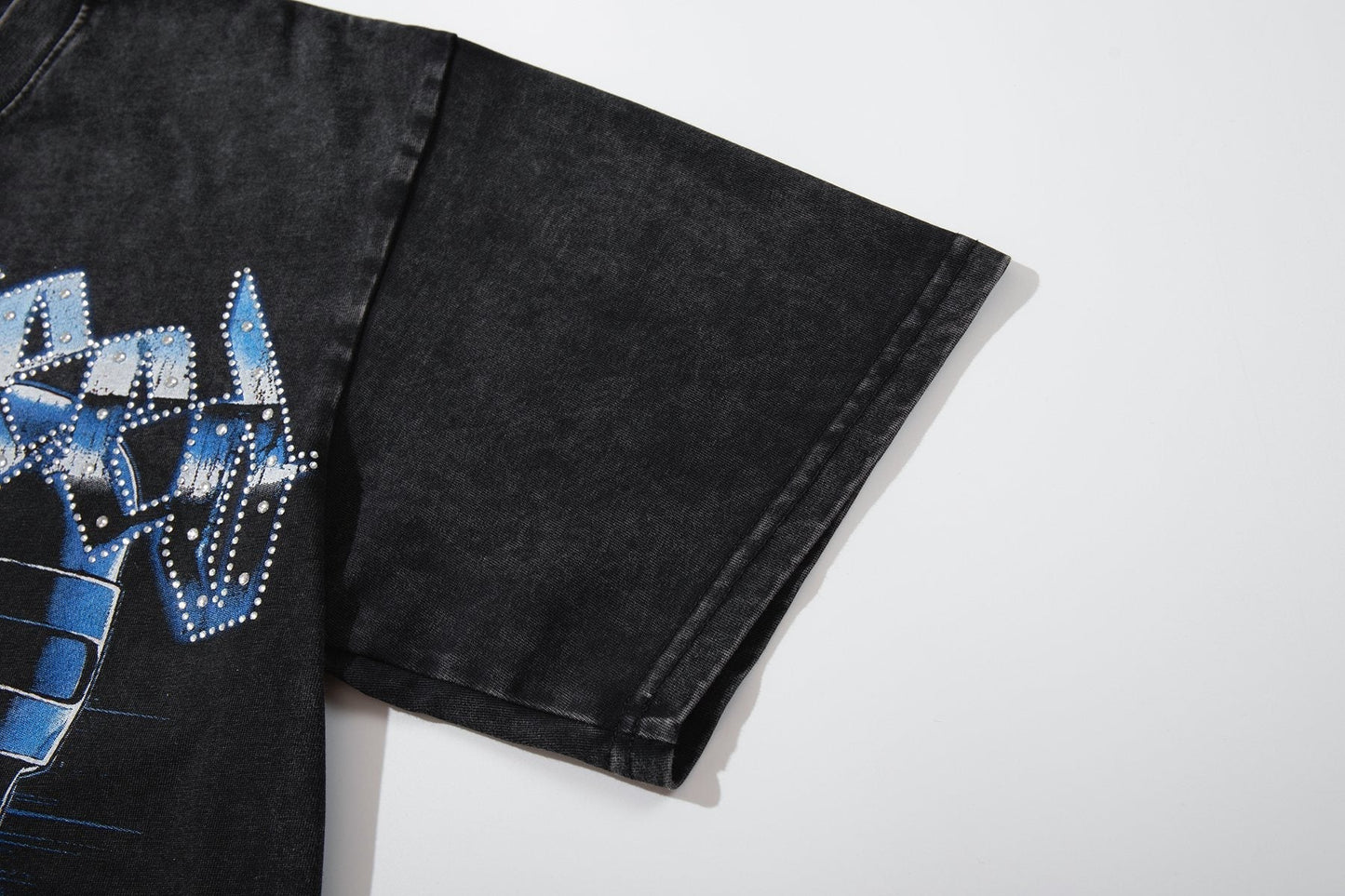 MAJESTIK Astronaut Graphic Short-Sleeve T-Shirt ¡ª detail