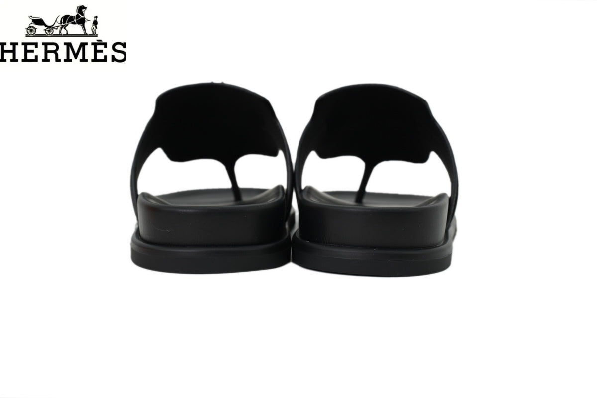 Herm¨¨s Black Leather Flip-Flop Slide with Metal Buckle